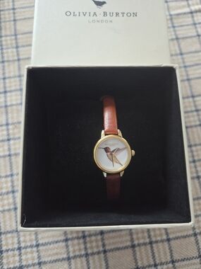 Classic Gold Case Watch with Brown Leather Strap